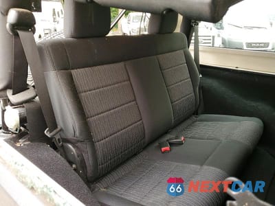 Zdjęcie 10 z 13 samochodu: 2011 JEEP WRANGLER SPORT VIN:1J4AA2D17BL504752 - miniatura