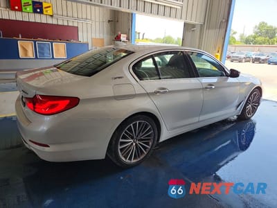 Trzecie zdjęcie samochodu z tyłu: 2018 BMW 530E VIN:WBAJA9C59JB249025 - miniatura