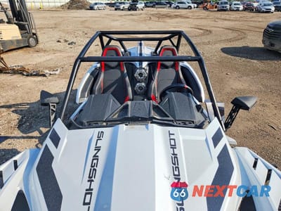 Piąte zdjęcie samochodu w środku: 2024 POLARIS SLINGSHOT ROUSH EDITION VIN:57XAALHB7R8163520 - miniatura
