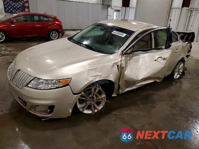 2010 LINCOLN MKS 1LNHL9ER5AG611409 - główne zdjęcie licytacji z USA - miniatura