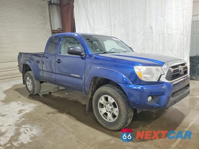 Czwarte zdjęcie samochodu z boku: 2015 TOYOTA TACOMA V6 VIN:5TFUU4EN4FX138903 - miniatura