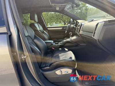 Piąte zdjęcie samochodu w środku: 2013 PORSCHE CAYENNE GTS VIN:WP1AD2A20DLA78351 - miniatura