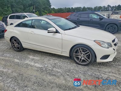 Czwarte zdjęcie samochodu z boku: 2014 MERCEDES-BENZ E 350 VIN:WDDKJ5KBXEF248414 - miniatura