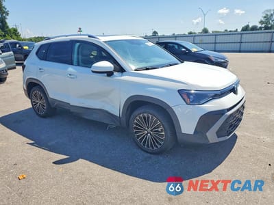 Czwarte zdjęcie samochodu z boku: 2025 VOLKSWAGEN TAOS SE VIN:3VVEC7B29SM069050 - miniatura