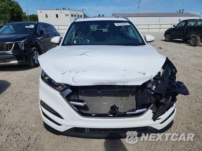 Piąte zdjęcie samochodu w środku: 2017 HYUNDAI TUCSON SE VIN:KM8J3CA42HU324615 - miniatura