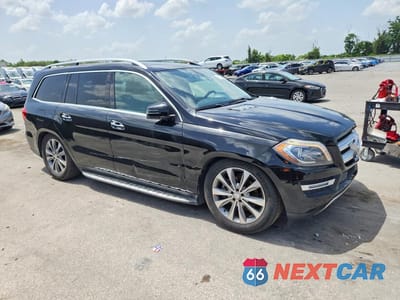 Czwarte zdjęcie samochodu z boku: 2015 MERCEDES-BENZ GL 450 4MATIC VIN:4JGDF6EE0FA511925 - miniatura