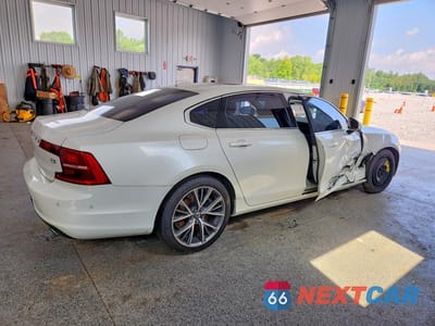 Trzecie zdjęcie samochodu z tyłu: 2018 VOLVO S90 T5 MOMENTUM VIN:LVY982AKXJP020172 - miniatura