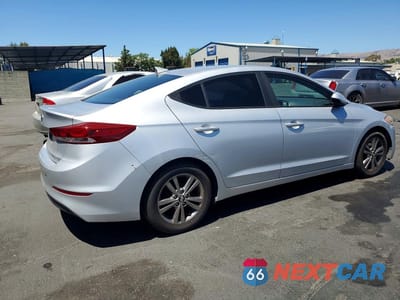 Trzecie zdjęcie samochodu z tyłu: 2017 HYUNDAI ELANTRA SE VIN:KMHD84LF8HU062196 - miniatura