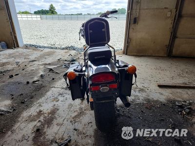 Czwarte zdjęcie samochodu z boku: 2004 HONDA VT600 CD VIN:JH2PC21354M503796 - miniatura