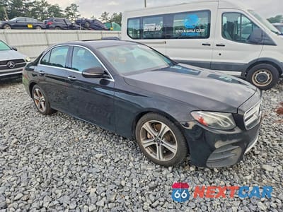 Czwarte zdjęcie samochodu z boku: 2018 MERCEDES-BENZ E 300 VIN:WDDZF4JB2JA375967 - miniatura