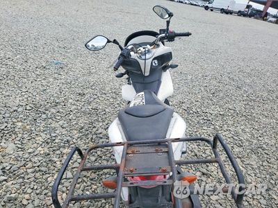 Zdjęcie 6 z 9 samochodu: 2011 HONDA PCX VIN:MLHJF2807B5001491 - miniatura