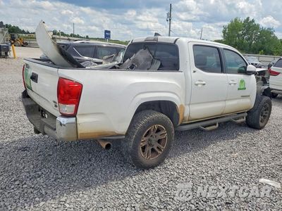 Trzecie zdjęcie samochodu z tyłu: 2016 TOYOTA TACOMA SR5 V6 VIN:5TFAZ5CN4GX007646 - miniatura