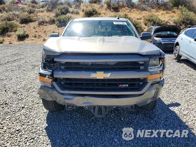 Piąte zdjęcie samochodu w środku: 2017 CHEVROLET SILVERADO K1500 LT VIN:3GCUKREC3HG241500 - miniatura