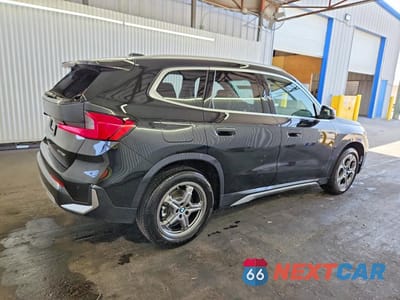 Trzecie zdjęcie samochodu z tyłu: 2026 BMW X1 XDRIVE28I VIN:WBX73EF06T5602793 - miniatura