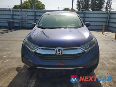 Piąte zdjęcie samochodu w środku: 2018 HONDA CR-V LX VIN:2HKRW5H30JH412067 - miniatura