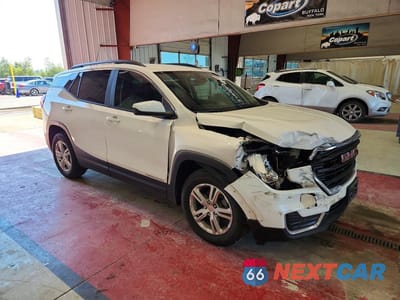 Czwarte zdjęcie samochodu z boku: 2022 GMC TERRAIN SLE VIN:3GKALTEV8NL145450 - miniatura
