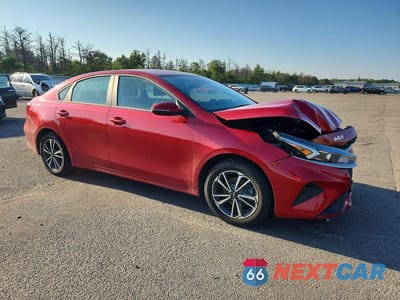 Czwarte zdjęcie samochodu z boku: 2023 KIA FORTE LXS VIN:3KPF24AD7PE664892 - miniatura