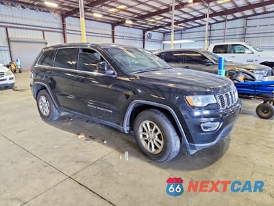 Czwarte zdjęcie samochodu z boku: 2019 JEEP GRAND CHEROKEE LAREDO VIN:1C4RJEAG1KC681090 - miniatura