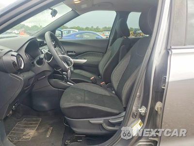 Zdjęcie 7 z 12 samochodu: 2019 NISSAN KICKS SV VIN:3N1CP5CUXKL520669 - miniatura