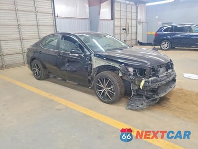 Czwarte zdjęcie samochodu z boku: 2024 TOYOTA CAMRY SE VIN:4T1G11BK3RU111269 - miniatura
