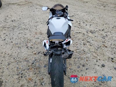 Zdjęcie 6 z 8 samochodu: 2025 SUZUKI GSX-R600 K VIN:JS1GN7FA5S7101290 - miniatura