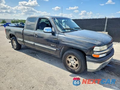 Czwarte zdjęcie samochodu z boku: 2002 CHEVROLET SILVERADO C1500 VIN:2GCEC19V821216624 - miniatura