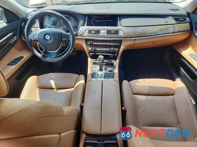 Zdjęcie 8 z 12 samochodu: 2013 BMW 740 LI VIN:WBAYE4C52DD137066 - miniatura