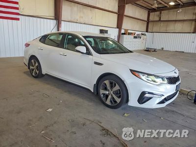Czwarte zdjęcie samochodu z boku: 2019 KIA OPTIMA S VIN:5XXGT4L32KG358947 - miniatura