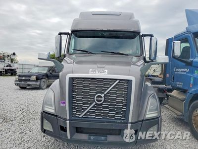 Piąte zdjęcie samochodu w środku: 2022 VOLVO VNL SEMI TRUCK VIN:4V4NC9EH9NN288020 - miniatura