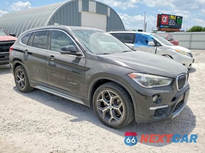 Czwarte zdjęcie samochodu z boku: 2017 BMW X1 XDRIVE28I VIN:WBXHT3Z3XH4A55073 - miniatura