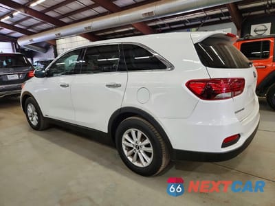Drugie zdjęcie samochodu z przodu: 2019 KIA SORENTO LX V6 VIN:5XYPGDA53KG448743 - miniatura