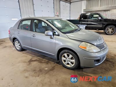 Czwarte zdjęcie samochodu z boku: 2008 NISSAN VERSA 1.8 S VIN:3N1BC11EX8L365741 - miniatura