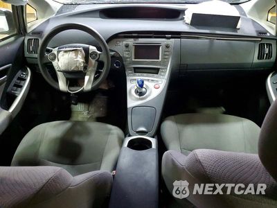 Zdjęcie 8 z 12 samochodu: 2015 TOYOTA PRIUS TWO VIN:JTDKN3DU3F0475045 - miniatura