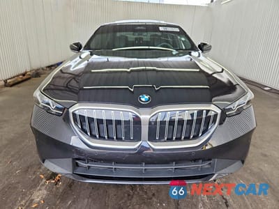 Piąte zdjęcie samochodu w środku: 2025 BMW 530 I VIN:WBA43FJ01SCU53049 - miniatura
