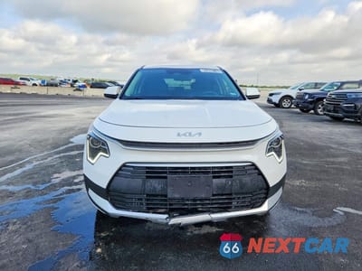 Piąte zdjęcie samochodu w środku: 2026 KIA NIRO LX VIN:KNDCP3LE2T5360895 - miniatura