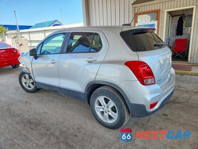 Drugie zdjęcie samochodu z przodu: 2019 CHEVROLET TRAX LS VIN:3GNCJKSB9KL261144 - miniatura