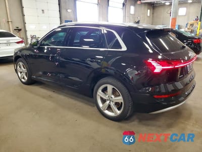 Drugie zdjęcie samochodu z przodu: 2019 AUDI E-TRON PRESTIGE VIN:WA1VABGE8KB020532 - miniatura