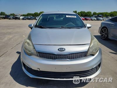 Piąte zdjęcie samochodu w środku: 2017 KIA RIO LX VIN:KNADM4A35H6034494 - miniatura