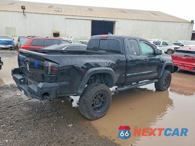 Trzecie zdjęcie samochodu z tyłu: 2018 TOYOTA TACOMA TRD OFF-ROAD VIN:5TFSZ5AN1JX148169 - miniatura