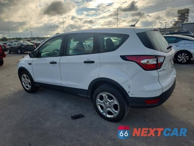Drugie zdjęcie samochodu z przodu: 2018 FORD ESCAPE S VIN:1FMCU0F70JUA39635 - miniatura