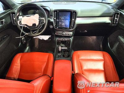 Zdjęcie 8 z 13 samochodu: 2020 VOLVO XC40 T5 MOMENTUM VIN:YV4162UK8L2199413 - miniatura