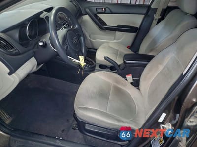 Zdjęcie 7 z 12 samochodu: 2010 KIA FORTE EX VIN:KNAFU4A27A5120711 - miniatura