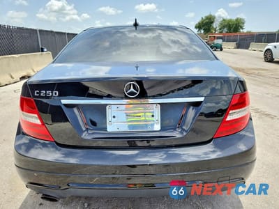 Zdjęcie 6 z 12 samochodu: 2012 MERCEDES-BENZ C 250 VIN:WDDGF4HB6CR224552 - miniatura