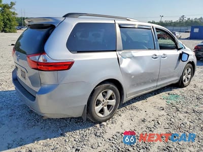 Trzecie zdjęcie samochodu z tyłu: 2017 TOYOTA SIENNA XLE 8-PASSENGER VIN:5TDYZ3DCXHS779737 - miniatura