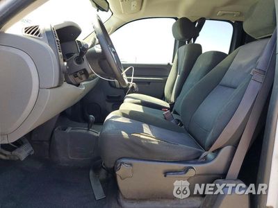 Zdjęcie 7 z 12 samochodu: 2013 CHEVROLET SILVERADO K1500 LS VIN:1GCRKREA9DZ110750 - miniatura