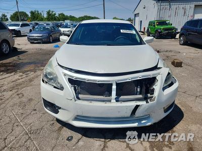 Piąte zdjęcie samochodu w środku: 2014 NISSAN ALTIMA 2.5 S VIN:1N4AL3AP0EN357431 - miniatura
