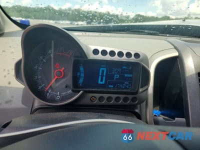 Zdjęcie 9 z 12 samochodu: 2015 CHEVROLET SONIC LT VIN:1G1JC6SB9F4151443 - miniatura