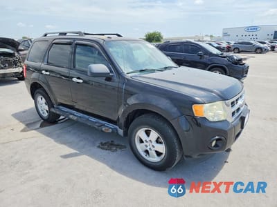 Czwarte zdjęcie samochodu z boku: 2010 FORD ESCAPE XLT VIN:1FMCU0D79AKB93906 - miniatura