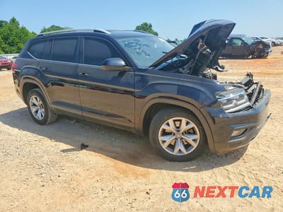 Czwarte zdjęcie samochodu z boku: 2018 VOLKSWAGEN ATLAS SE VIN:1V2CR2CA3JC543571 - miniatura