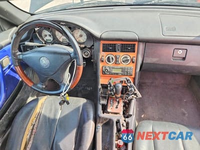 Zdjęcie 8 z 13 samochodu: 2001 MERCEDES-BENZ SLK 320 VIN:WDBKK65F21F172126 - miniatura